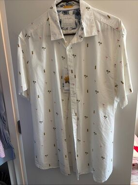 NWT! Men’s White Pineapple & Palm Short-Sleeve Button-Down Shirt